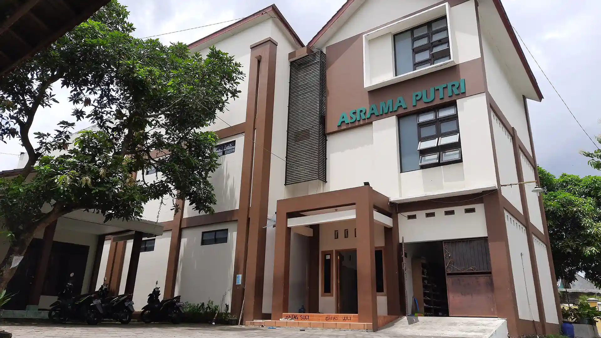 Asrama Putri Pondok pesantren Sunni Darussalam